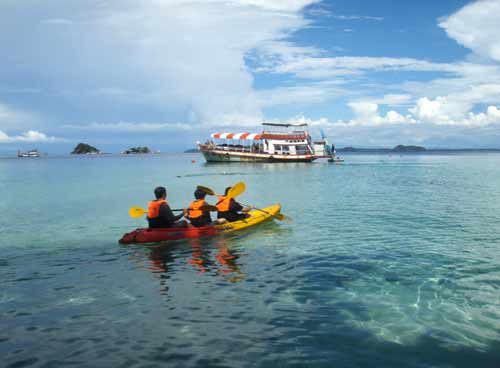 5 Islands Boat takes kayaks 5 Islands Boat takes kayaks